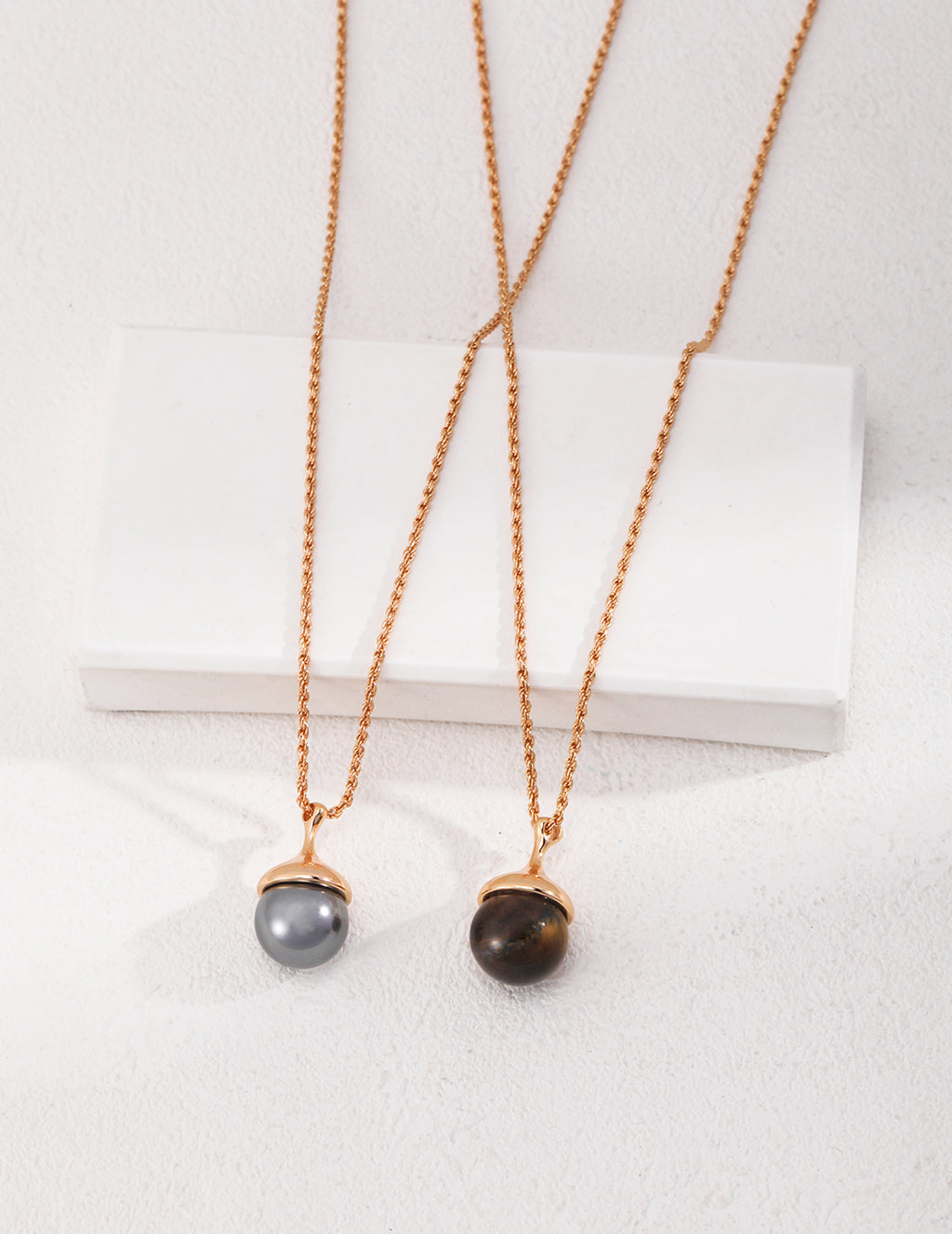 Twisted Chain Ball Pendant Necklace