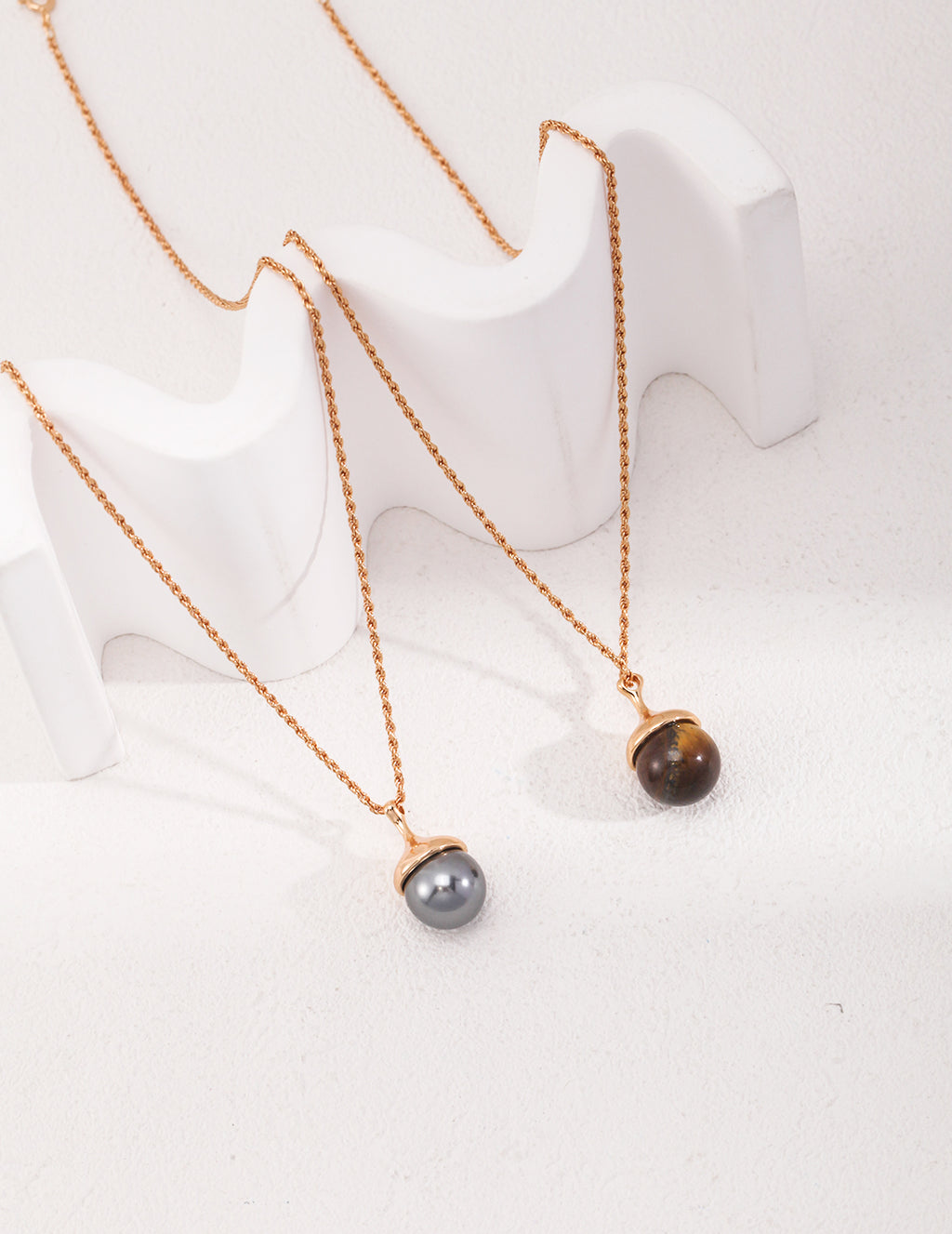 Twisted Chain Ball Pendant Necklace