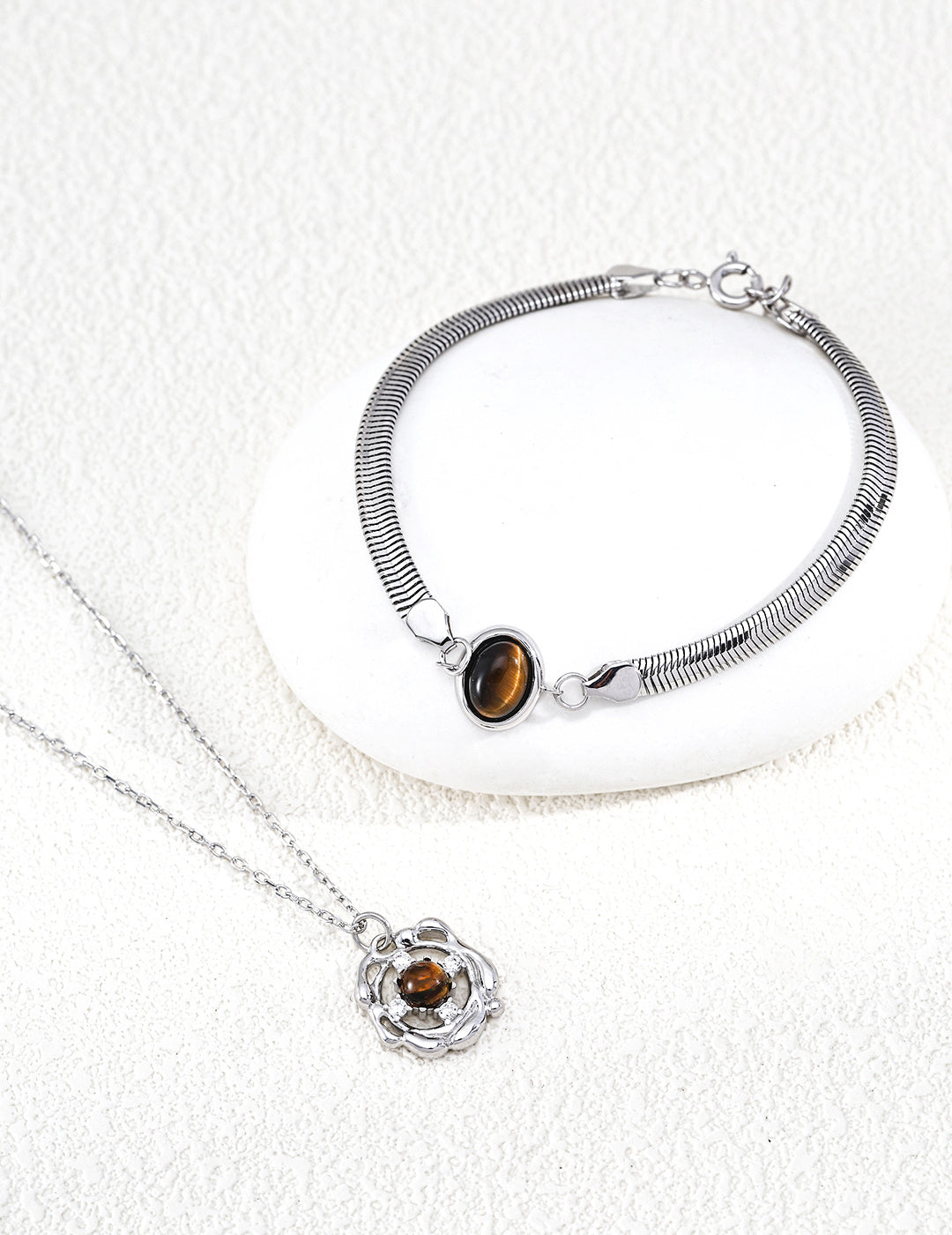 Vintage Luxury Two-Tone Gem Flower Necklace