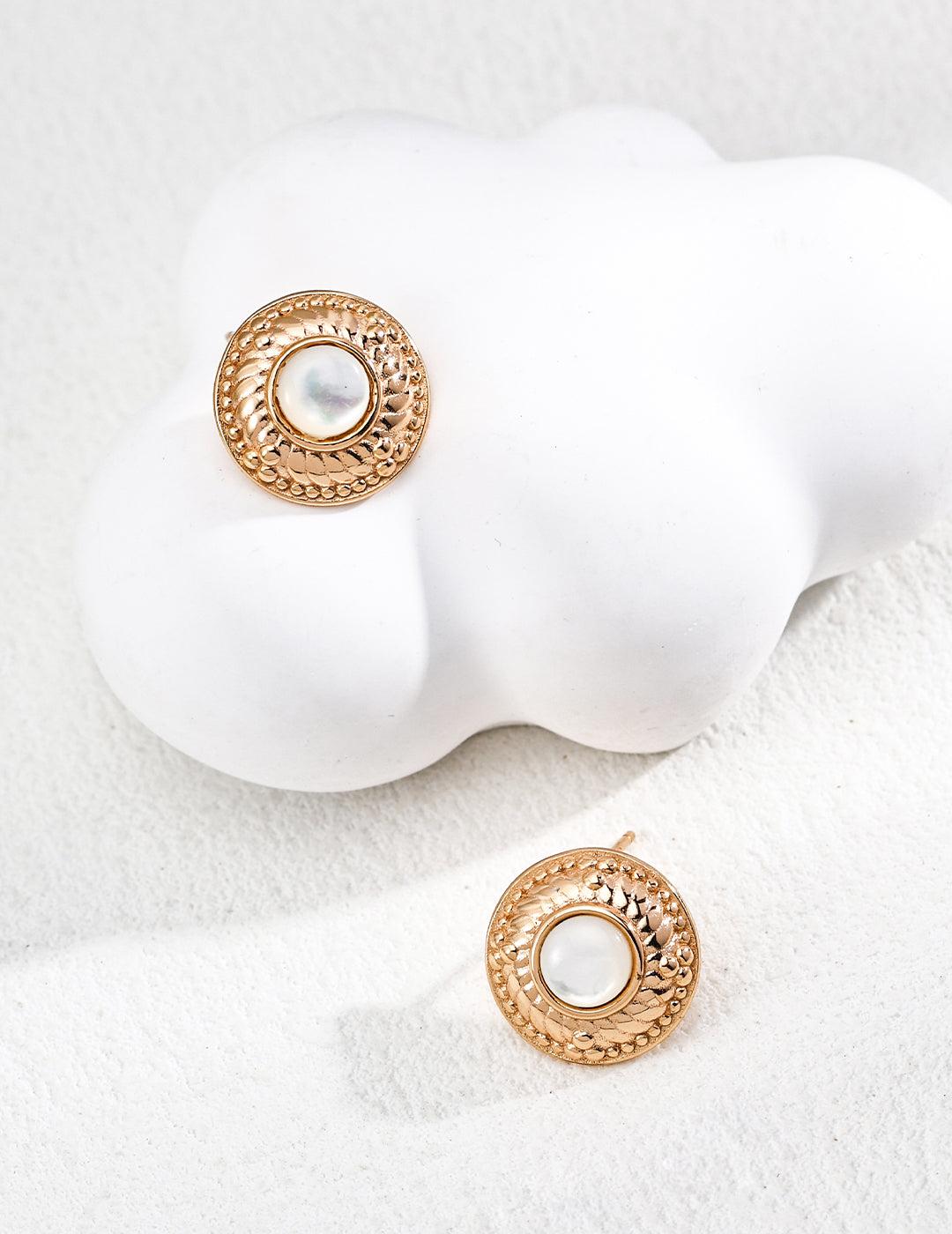 Gold Sun Pattern Shell Pearl Round Earrings