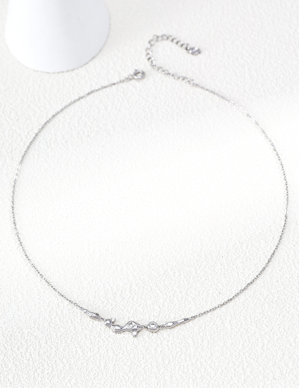 Golden Stream Delicate Clavicle Necklace