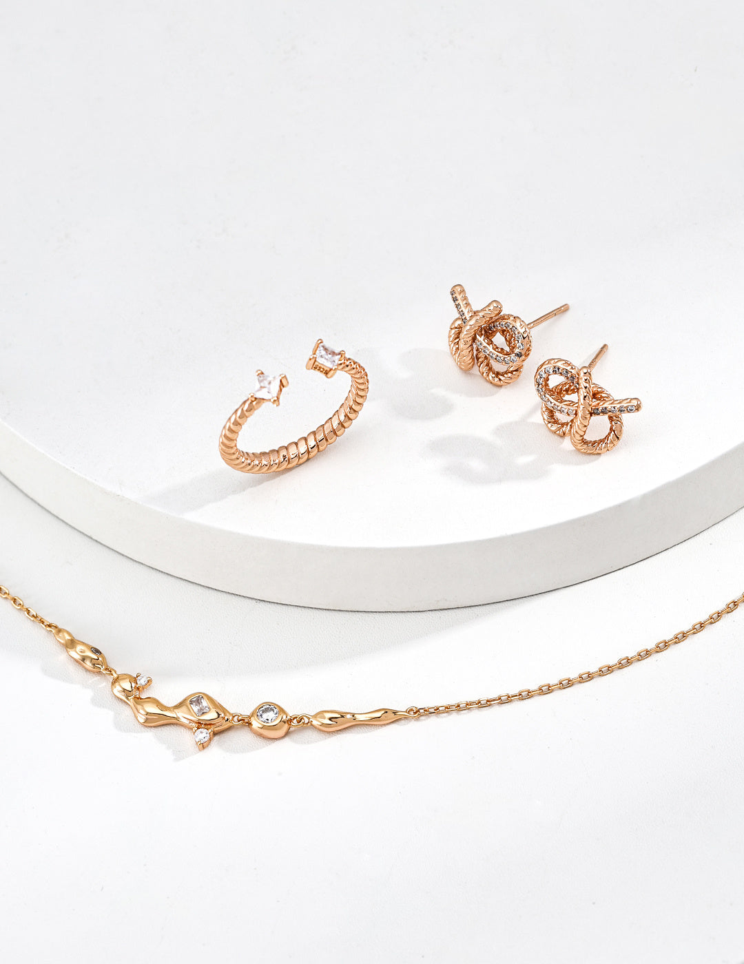 Golden Stream Delicate Clavicle Necklace