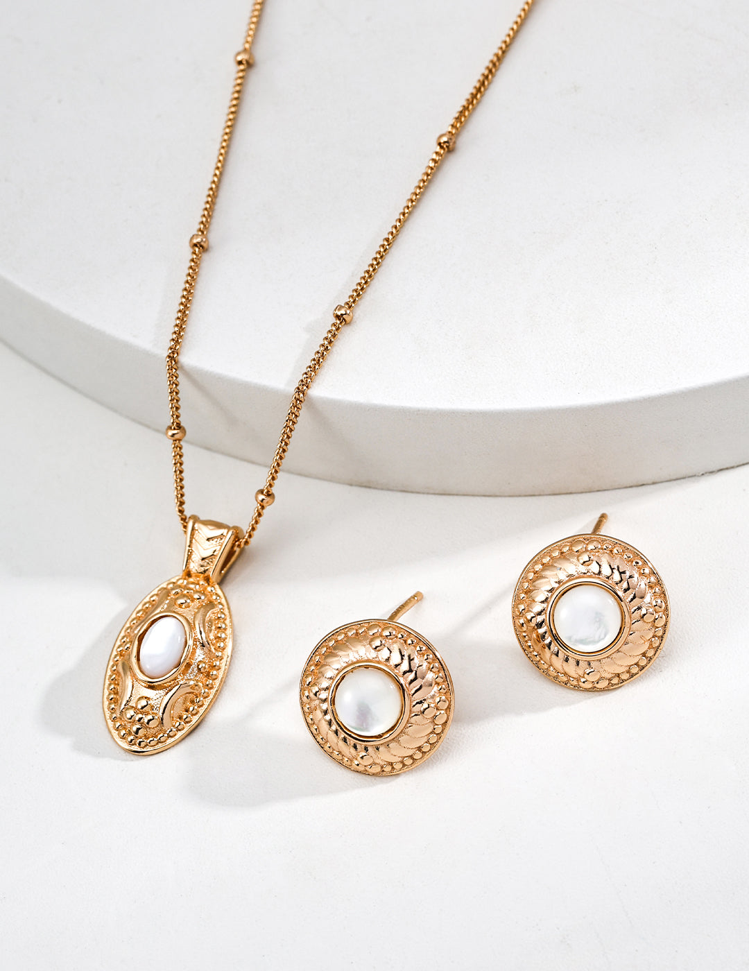 Gold Sun Pattern Shell Pearl Round Earrings